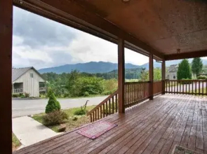 Pioneer House - 3 Br home by RedAwning