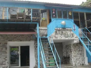 Rozafa Ferry & Accommodation