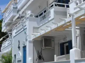 Remezzo Hotel & Studios