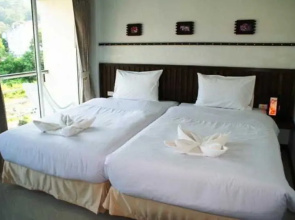 Athome Hotel @Nanai 8 & Thai Kitchen