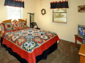 Rivendell Creekside Cabin - 3 Br Cabin