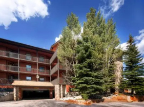 Two-Bedroom Mountainside Condo E259