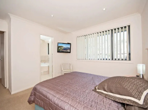 Sandy Point Road, 21A