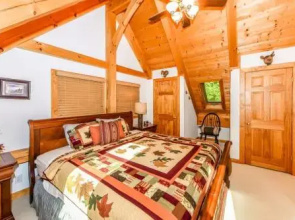 Blueberry Cottage - 4 Br home by RedAwning