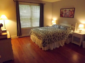 Walkable Home in Mystic Historic District