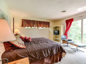 Shooting Star - Four Bedroom Cabin