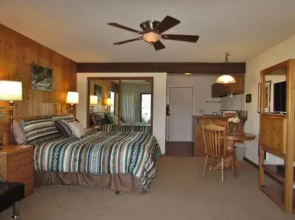 055 Lakefront Ski Getaway Cabin