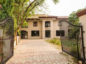 Gaurav Hotel