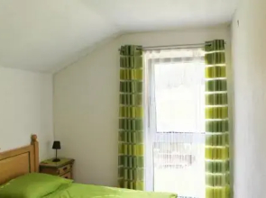 Ferienhaus Alpen Lodge und die Gams