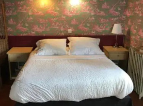 La Promenade Hotel