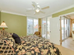 Deluxe Condo with Spectacular Views of the Gulf and Bay; Walk to the beach by RedAwning