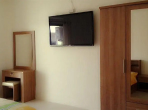 I-Rovers Sports Bar & Guesthouse