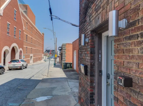 1BR Condo in the heart of the City