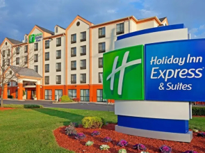 Holiday Inn Express Hotel & Suites Meadowlands Area