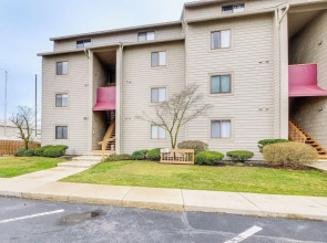 Lakefront Port Clinton Condo w/ Boat Dock & Slip!