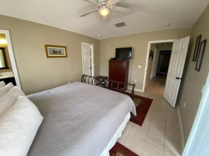 1531GUV -Home away from home! Golf front villa!