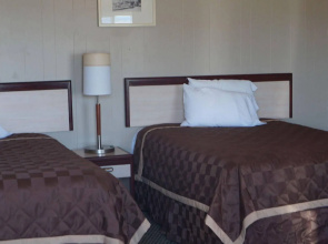 White Caps Motel