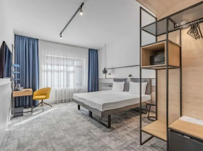 IQ Hotel
