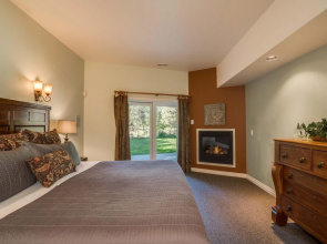Riverside Lodge