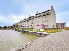 Lakefront Port Clinton Condo w/ Boat Dock & Slip!