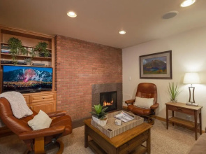 Everything You Need - 2BR Steps To Gondola