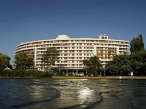 CLUB218 Wellness Apartments - hostAID