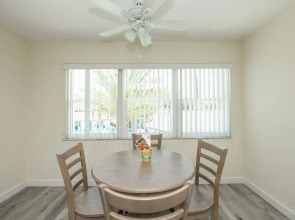 Siesta Key Beach Resort and Suites