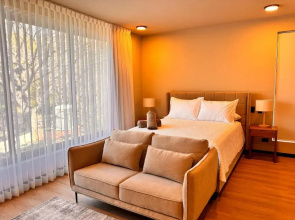 BEE Suites San José - Santa Ana