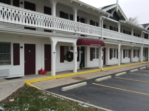 Chalet Motel Mequon