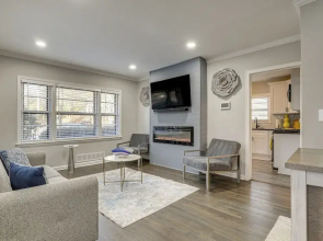 2 Mi to Midtown: Chic Apartment in Atlanta!