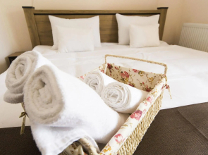 Отель Log Inn Boutique