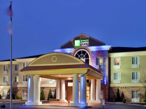 Holiday Inn Express & Suites Farmington