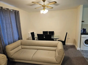 Stunning 2-bed Apt-freeparking, Close to City