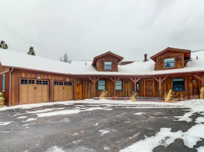 Beautiful Eureka Cabin Rental on Golf Resort!