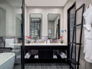 DoubleTree by Hilton Dubai M Square Hotel & Residences