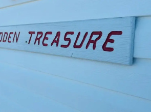 Hidden Treasure 2 Bedroom Home by RedAwning