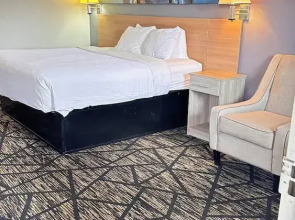 Dreamland Inn and Suites