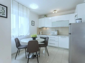 Iris beach apartments