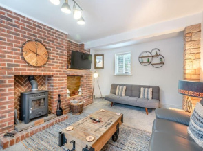 Cozy Countryside Cottage Retreat in Elkesley