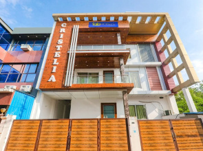 Fabhotel The Crestelia