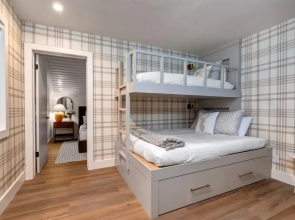 KBM Resorts Hidden Creek Bright and Airy, Near Canyons Cabriolet, Gas Fireplace, Private Hot Tub, Comm Summer Pool Hct-26c