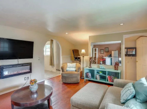 Pet-friendly Studio in Costa Mesa - 7 Mi to Beach!