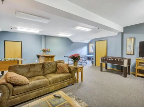 Premier Condo completely renovated Highridge C8