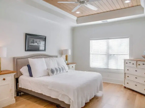 Chic St Simons Island Vacation Rental w/ Backyard