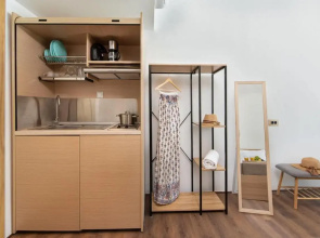Theros Suites