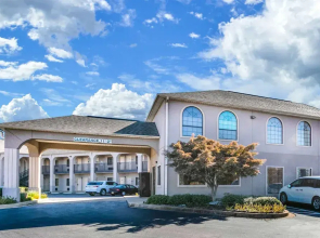 Econo Lodge Inn & Suites Memphis area