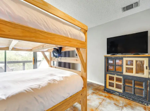 Lakefront Home: Hot Tub & Game Room in Spicewood