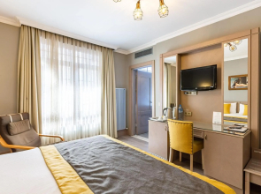 Seraglio Hotel & Suites