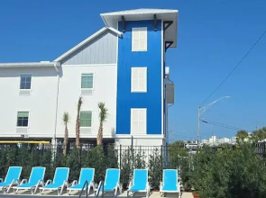 The J Hotel Dunedin near Honeymoon Island State Park, an Ascend Collection Hotel