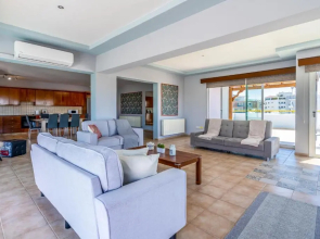 Melograno 3-BR Apt w/ Terrace in Larnaca